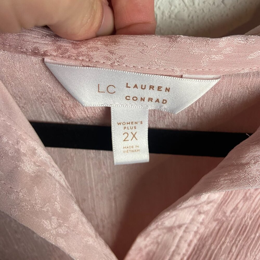 LC Lauren Conrad Plus Size 2x Button Front Shirt Light Pink Embossed Floral Work - Picture 5 of 7